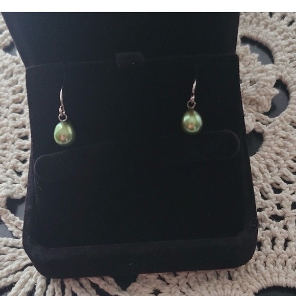 Genuine Pearl Dangle New In Box - Picture 2 of 3